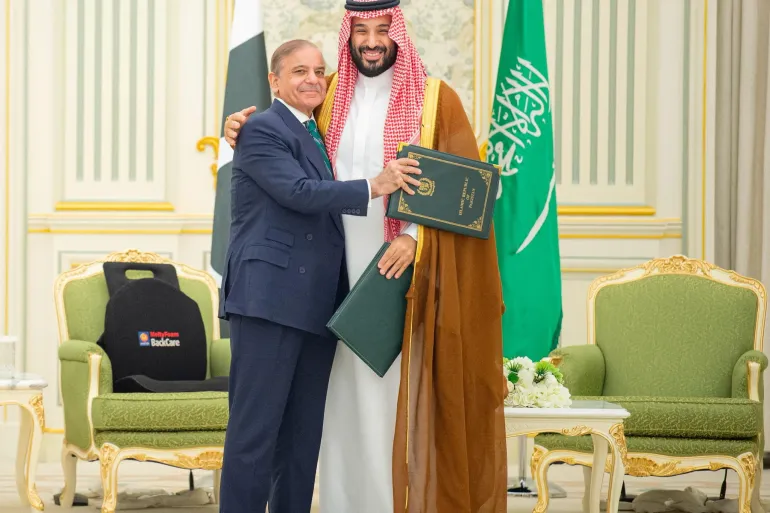 Saudi Arabia and Pakistan sign mutual defence pact to strengthen security ties