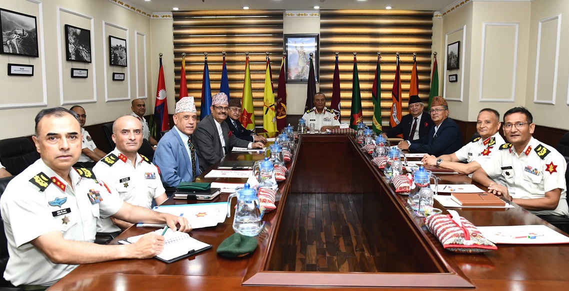 Army Chief consults former Chiefs and Commands amid current situation